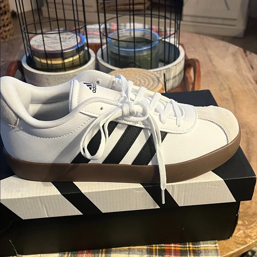 Adidas youth White and Black Sneakers with Brown Sole - Picture 1 of 4